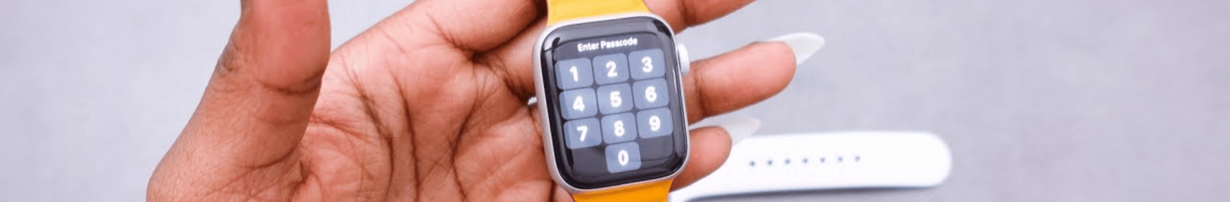 Correas Leather Link para Apple Watch colocadas una junto a otra en varios colores
